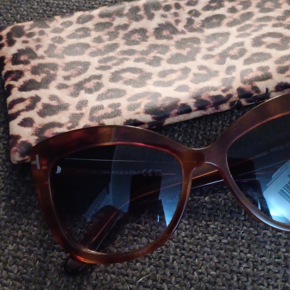 Tom Ford Woman's Sunglass Honey Faux Tortoise NWT - Picture 4 of 6